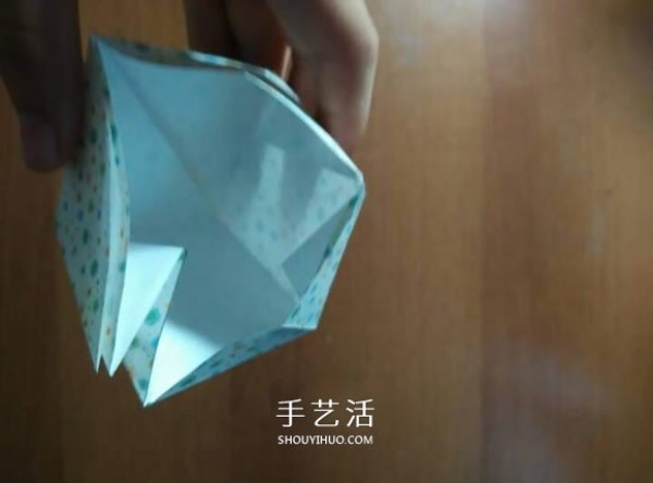 Fun magic box folding diagram and folding steps of a shrinkable box