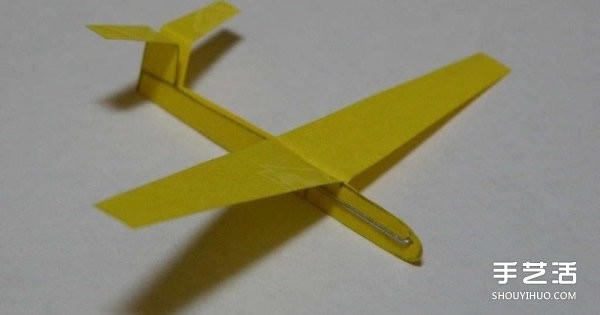 Illustrated tutorial on how to fold a glider, simple paper glider making drawings