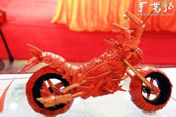 Lobster shells are turned into treasures and handmade DIY motorcycle models