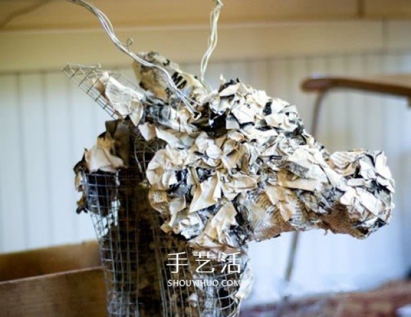 How to make DIY deer head specimens from waste newspapers and simple moose head specimens