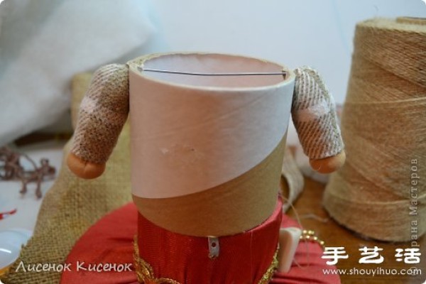 Transparent plastic buckets turn waste into treasures, handmade DIY dwarf dolls/dolls