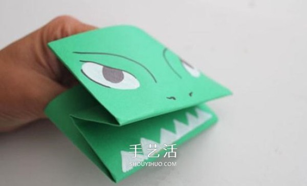 Illustrations of folding monster hand puppets, origami monster hand puppet toys for toddlers