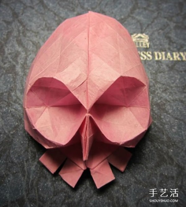 The origami method of the skull illustrates the process of folding the skull