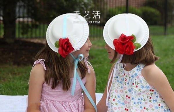 How to make a simple paper plate hat for children to make a French hat by hand