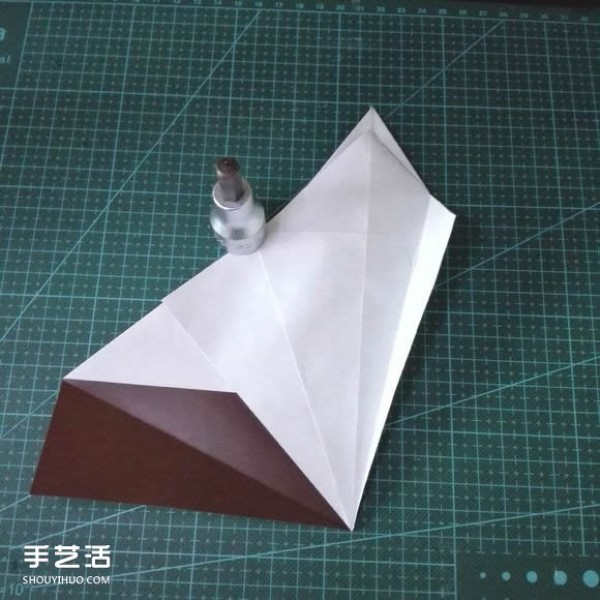 Handmade origami fish fish illustrates how to fold a complex tropical horsefish