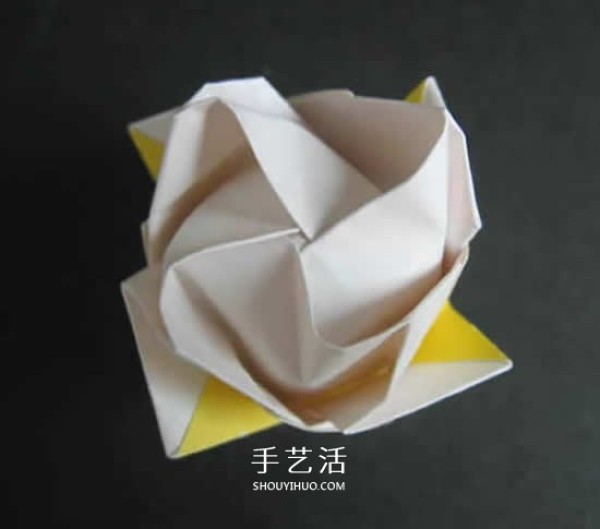 Illustrations of folding handmade roses and super-detailed origami rose step-by-step pictures