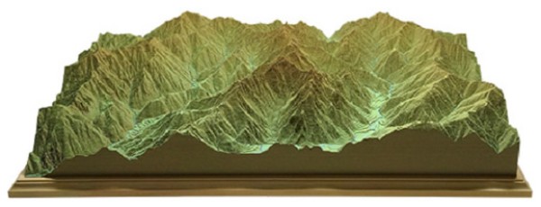 Stack the handmade paper models of Mount Fuji layer by layers according to the contours