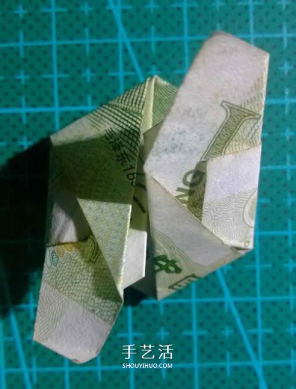 Illustration of the folding method of the hexagonal badge, origami hexagonal badge with one yuan bill