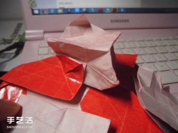 Kissing Fish Origami Illustration of the Super Complex Heart Folding Process