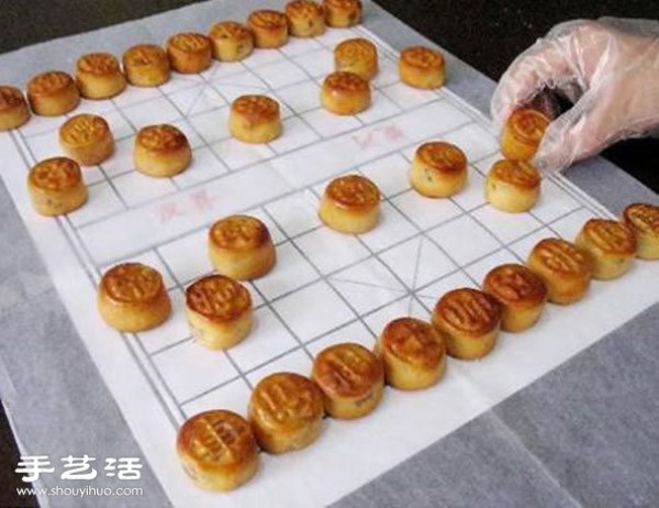 When you play chess during the Mid-Autumn Festival, if you "eat", you will be "eaten"