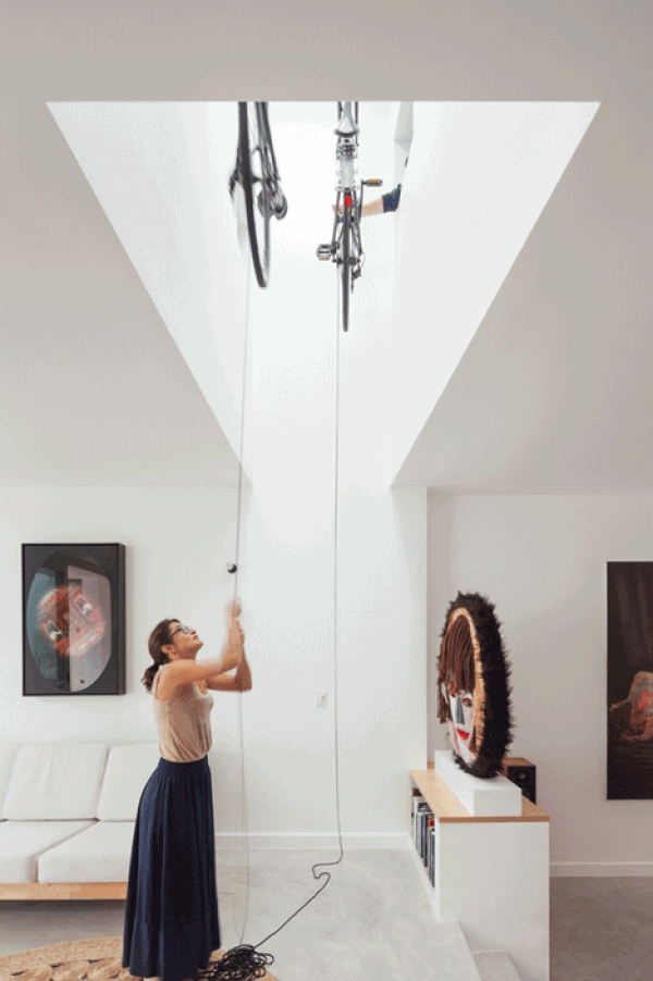 Room renovation: Bicycles can also be turned into art pieces, a storage tip