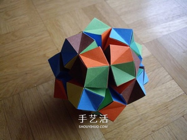 The steps of folding a paper ball and the picture of the detailed steps of origami balls