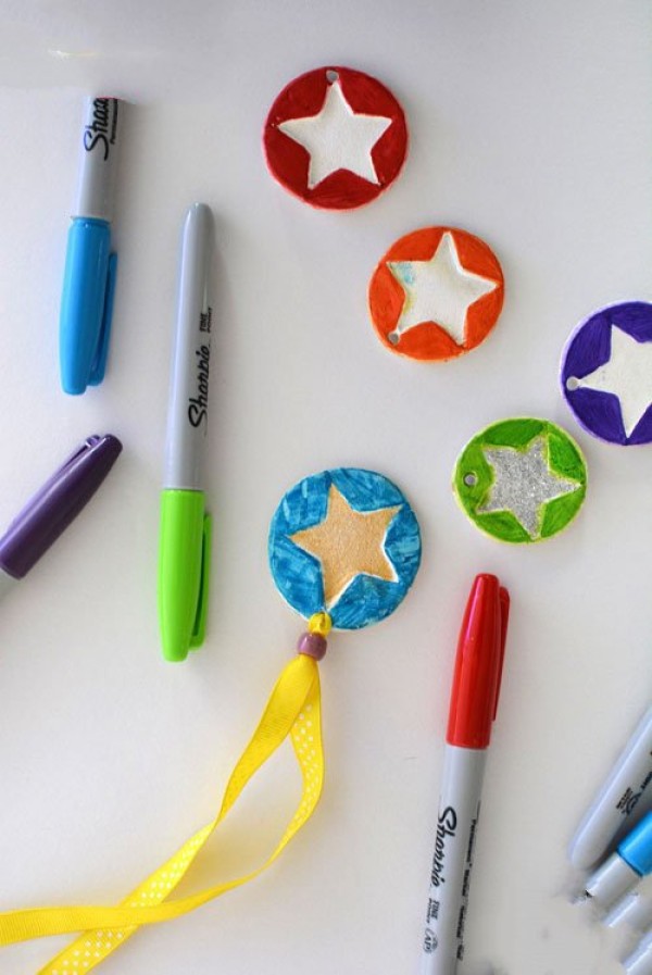 Making Fathers Day Handmade Medals for Toddlers