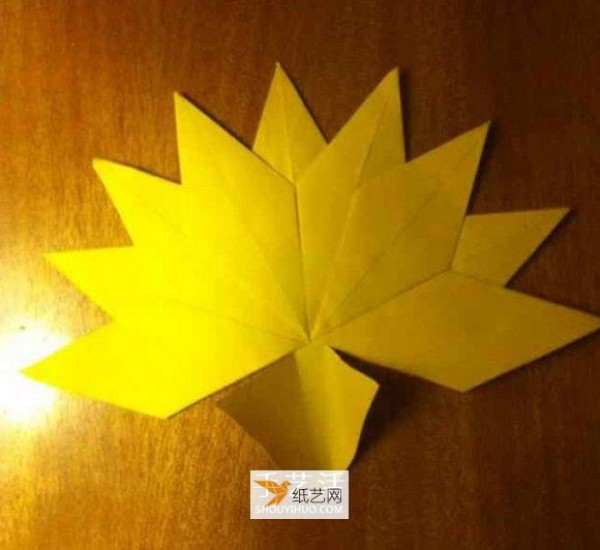 Illustration of how children fold paper maple leaves