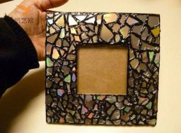 Tutorial on turning waste into treasure: a colorful picture frame made of broken glass tiles