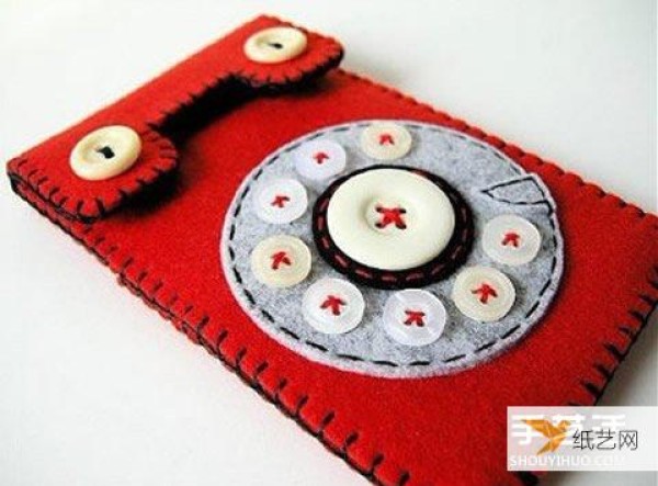 Picture of a cute non-woven mobile phone case that looks like a camera and a retro phone