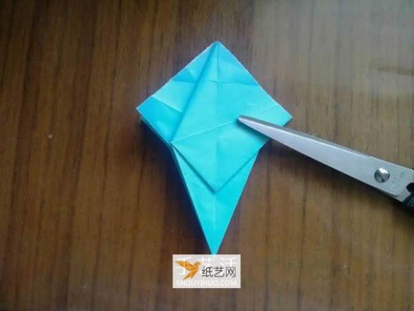 Illustration of folding method of three-dimensional eight-petal chrysanthemum during Double Ninth Festival