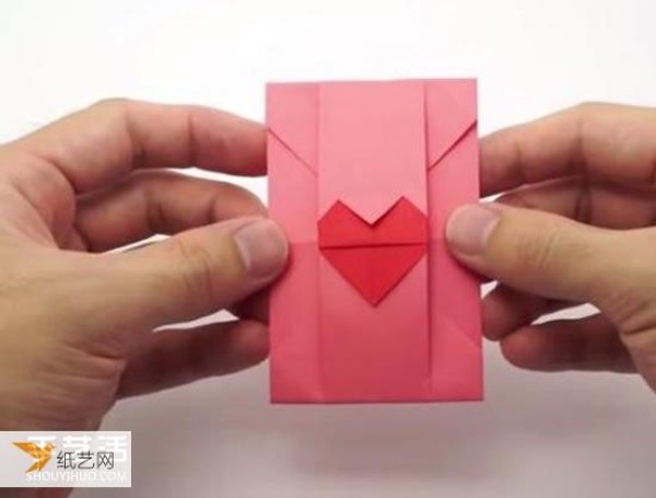 Illustration of how to fold a love letter on heart-shaped stationery with a loving heart