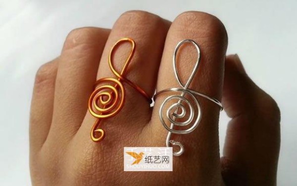 A clever way to use metal wire to make a high note ring