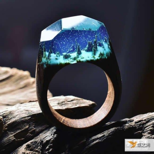 The handmade wooden ring that hides the mysterious and majestic scenery that people can’t look away from