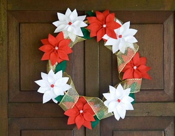 Detailed tutorial on holiday wreaths made from non-woven fabrics