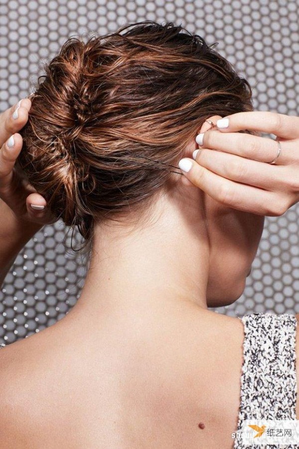 Create 4 simple and stylish wet hair styles using just water and mousse