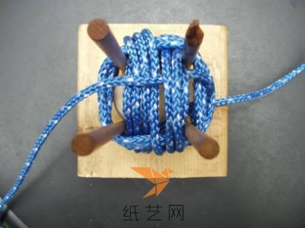 A very mysterious little ball knitting tutorial for making Valentine’s Day gifts