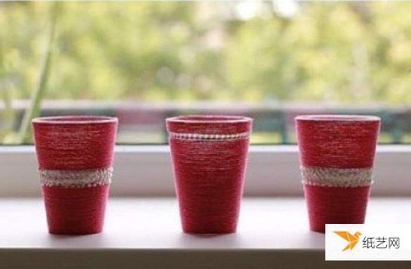 Tutorial on how to transform plastic cups with yarn wrapped around them