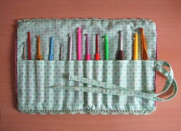 Tutorial on how to make a crochet storage bag by hand