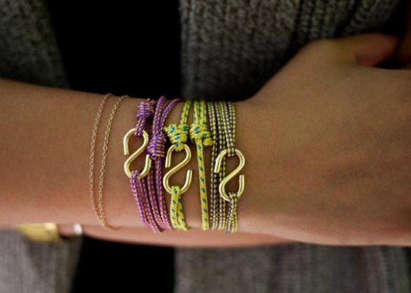 Three-minute tutorial on how to make a beautiful braided bracelet