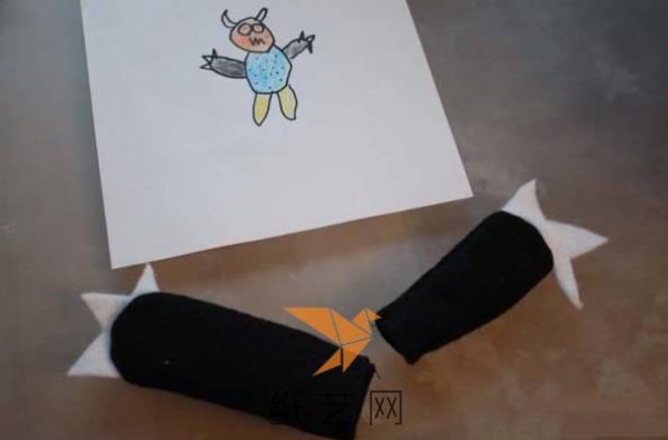 New Year’s gift of dolls made according to baby’s drawings