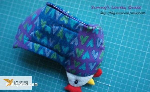 Illustrated tutorial on how to make a little rooster storage basket using non-woven fabrics