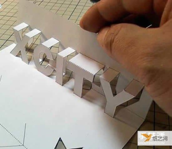 An illustration of how to make a very creative Christmas three-dimensional greeting card