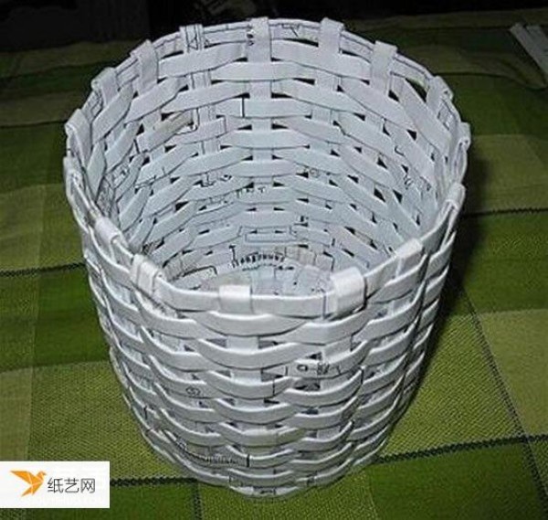 How to weave a simple trash can. Illustration of making a waste paper basket from waste paper.