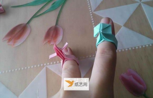 Use origami to create cute male and female symbols