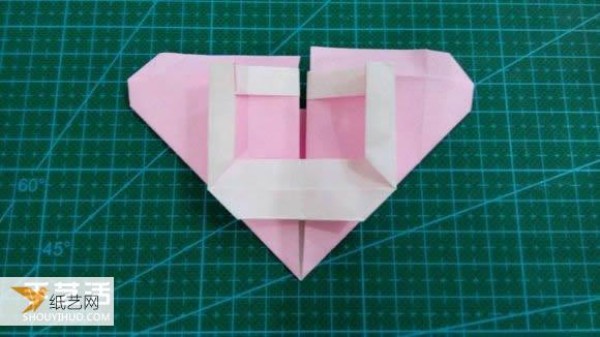 Hand-folded Valentines Day LOVE heart-shaped origami illustration tutorial