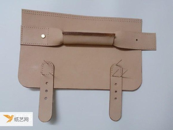 Illustrated steps for making your own personalized Cambridge bag using vegetable tanned leather