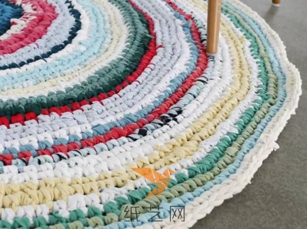 How to weave a beautiful rug from old clothes