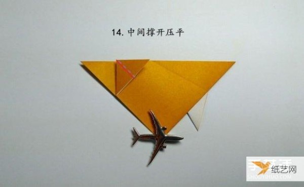 Illustration of the steps for folding a paper piranha by hand using origami