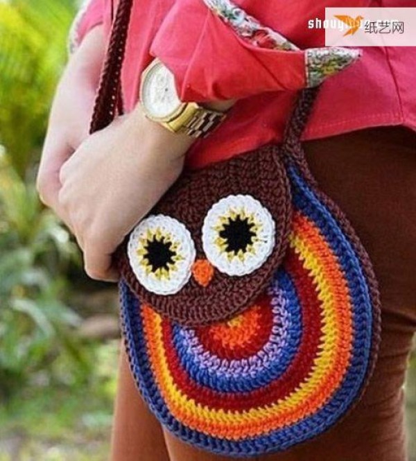 Tutorial illustration of hand knitted owl shoulder bag with knitting patterns