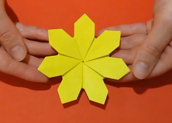 Tutorial on how to make simple origami flowers or daisies