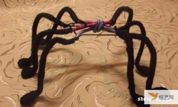 Detailed illustration of how to make a particularly cute little spider toy