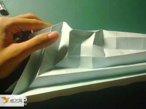 Detailed illustration of Hatsune Mikus folding method