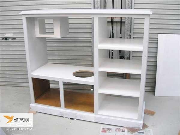 Illustrated tutorial on how to transform an old TV cabinet into a personalized children’s toy kitchen