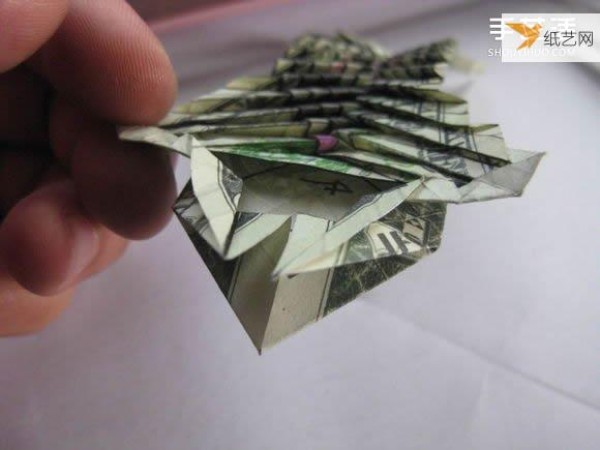 How to fold paper carp using dollars