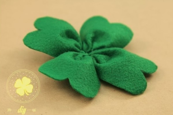 Exquisite DIY illustrated tutorial for making hand-made four-leaf clovers from non-woven fabrics