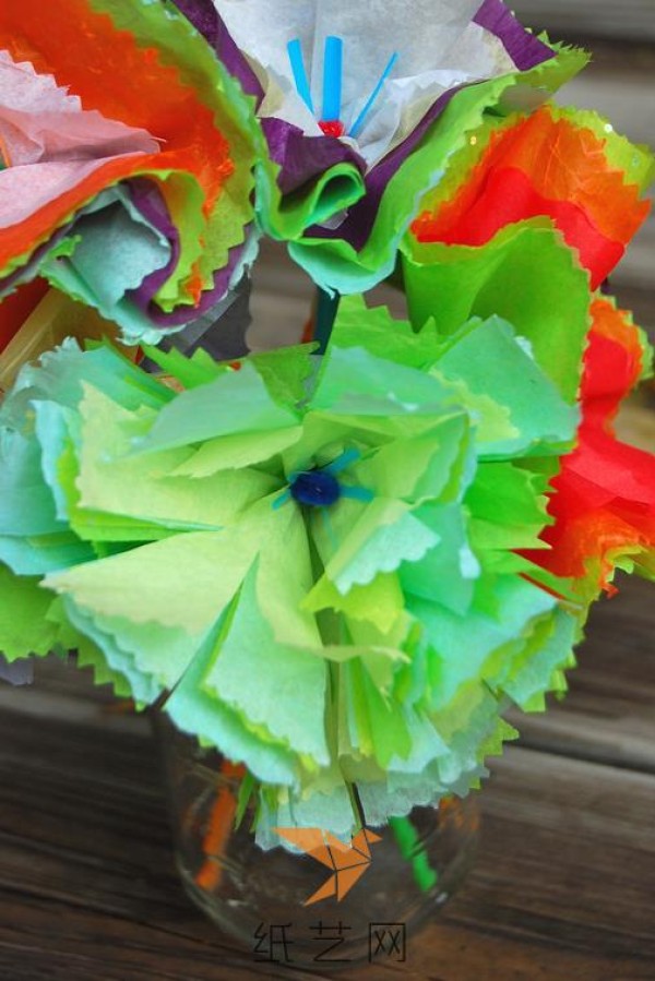 Beautiful and simple handmade paper flower tutorial