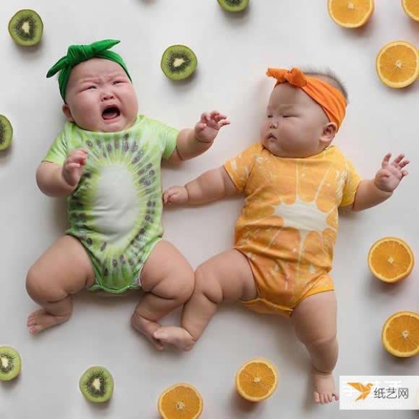 Photography of 8-month-old premature twin sisters of popular celebrities