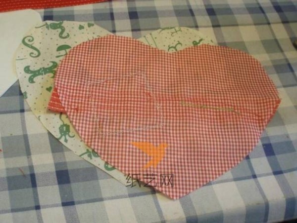 Handmade fabric heart-shaped pillow making tutorial