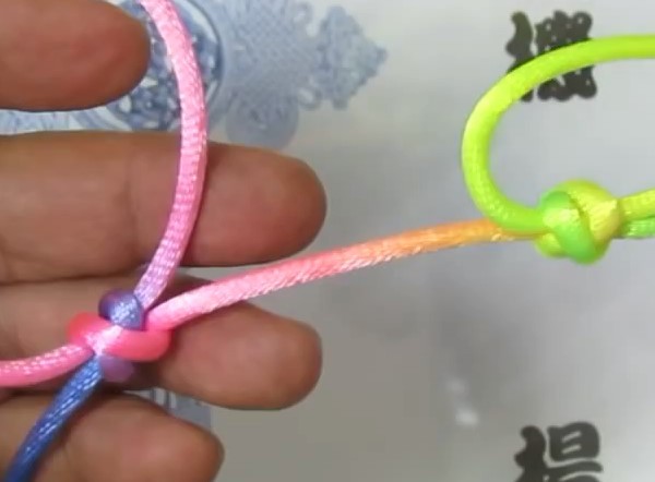 How to weave Chinese knot with horizontal hanging double links